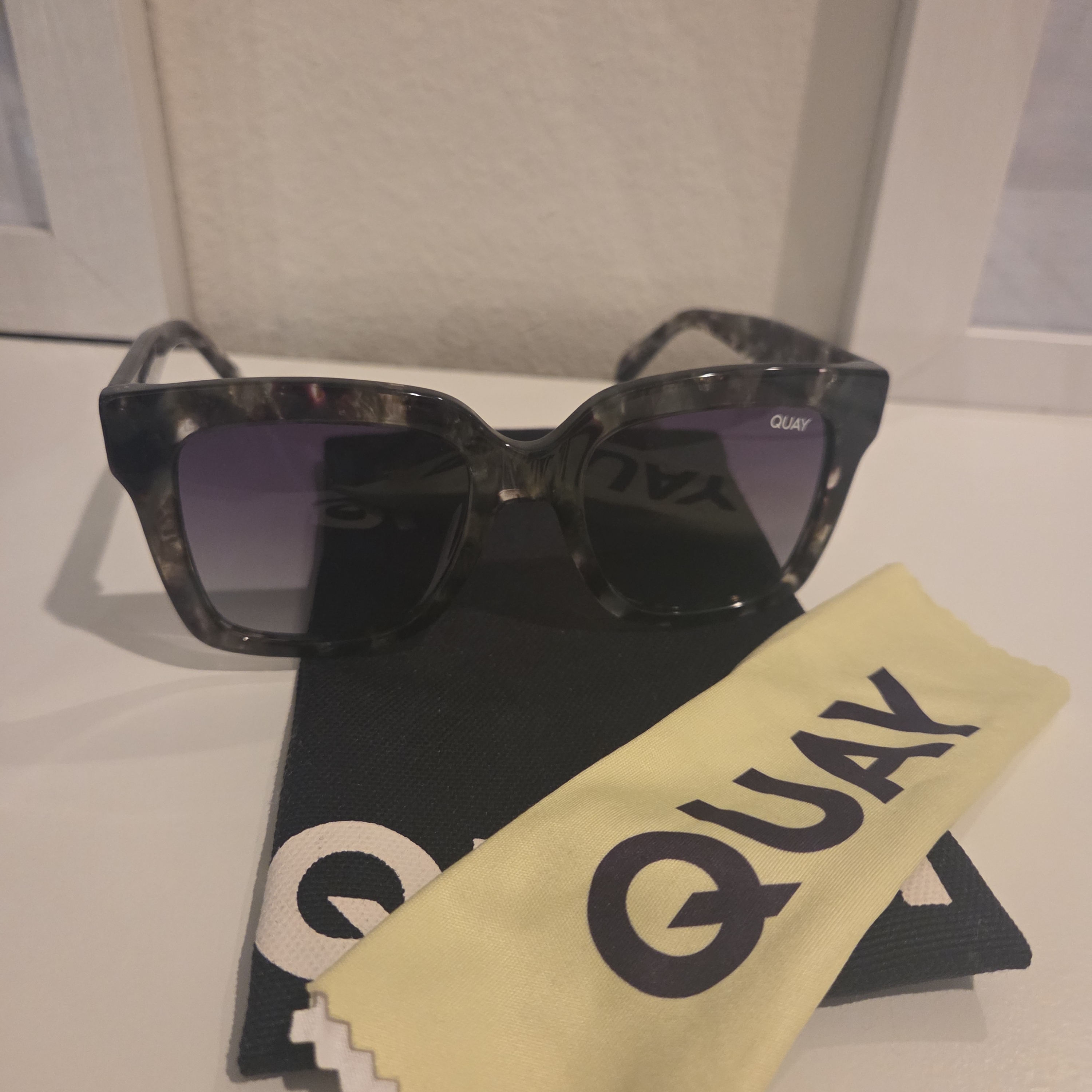 Brand NewQuay Australia Womens Sunglasses  Ice Green Tortoise